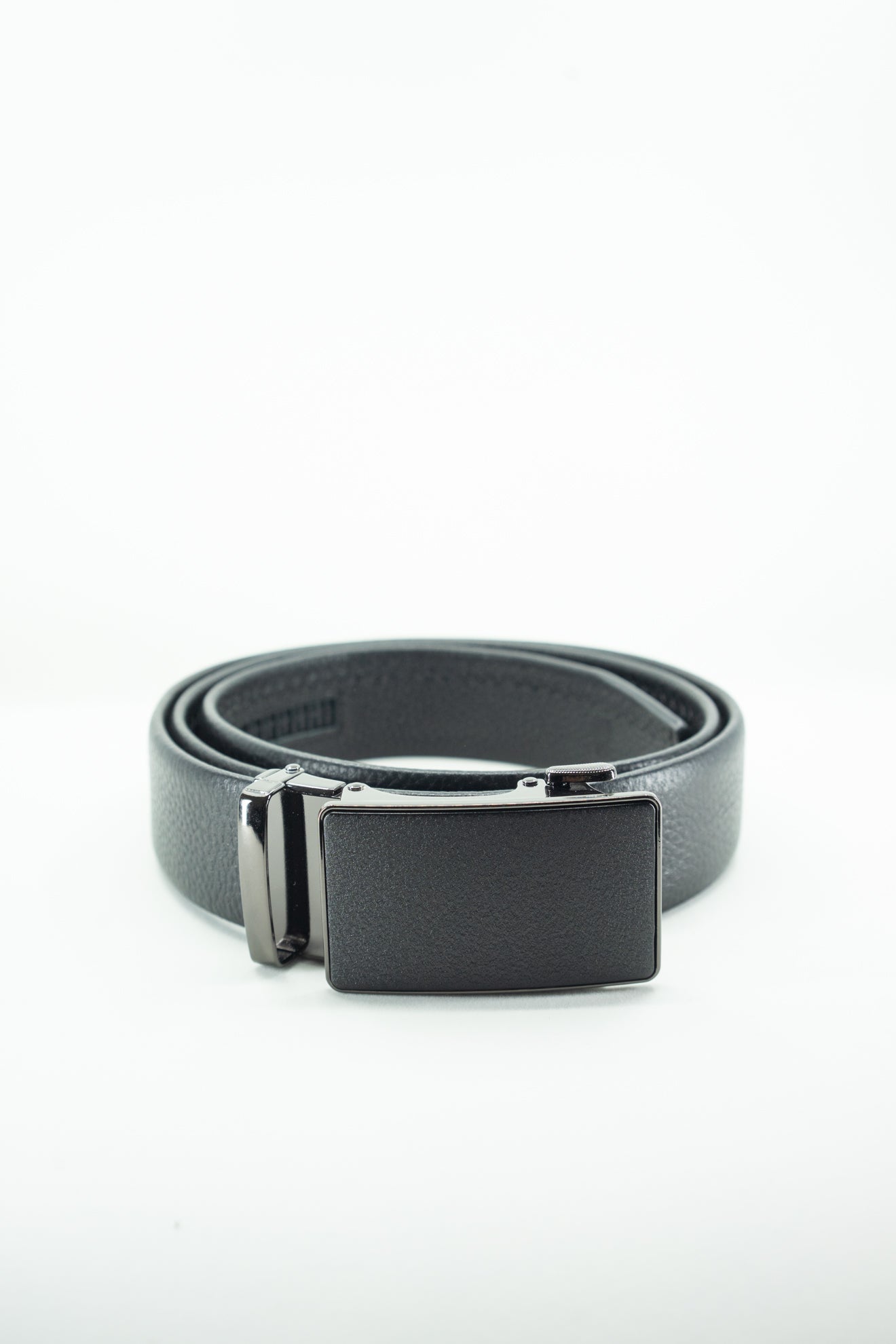 Cinturón Automático BlackOut – Cuero Negro Liso con Hebilla Negra
