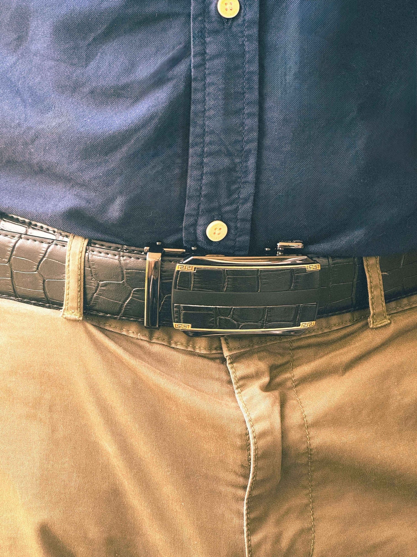 Cinturón Automático "Black Forge" – Negro Texturizado con Hebilla Dorada