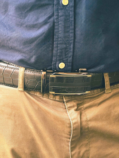 Cinturón Automático "Black Forge" – Negro Texturizado con Hebilla Dorada